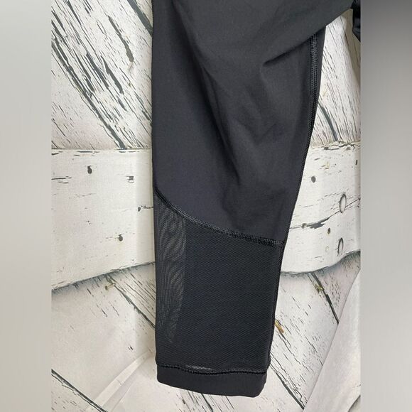 Lululemon Cropped Leggings w/Mesh Inserts 6 - Picture 5 of 8